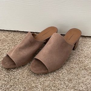 Open-toed mules